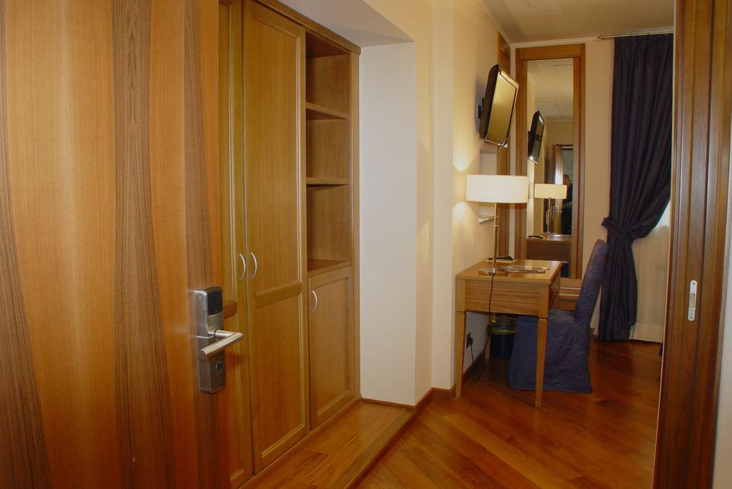 Hotel Iris جنوة الغرفة الصورة