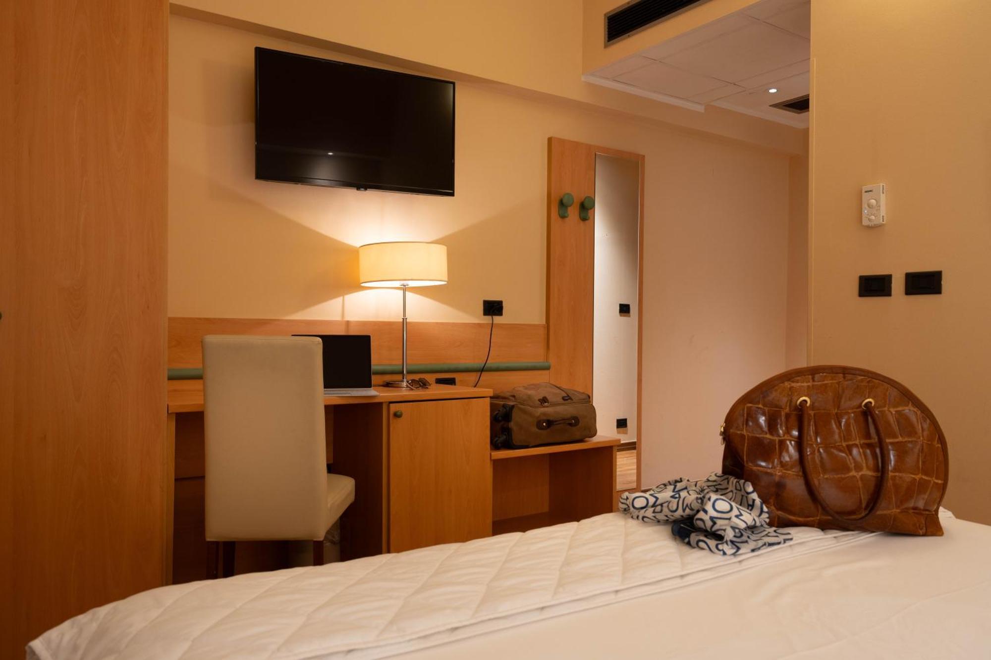 Hotel Iris جنوة المظهر الخارجي الصورة