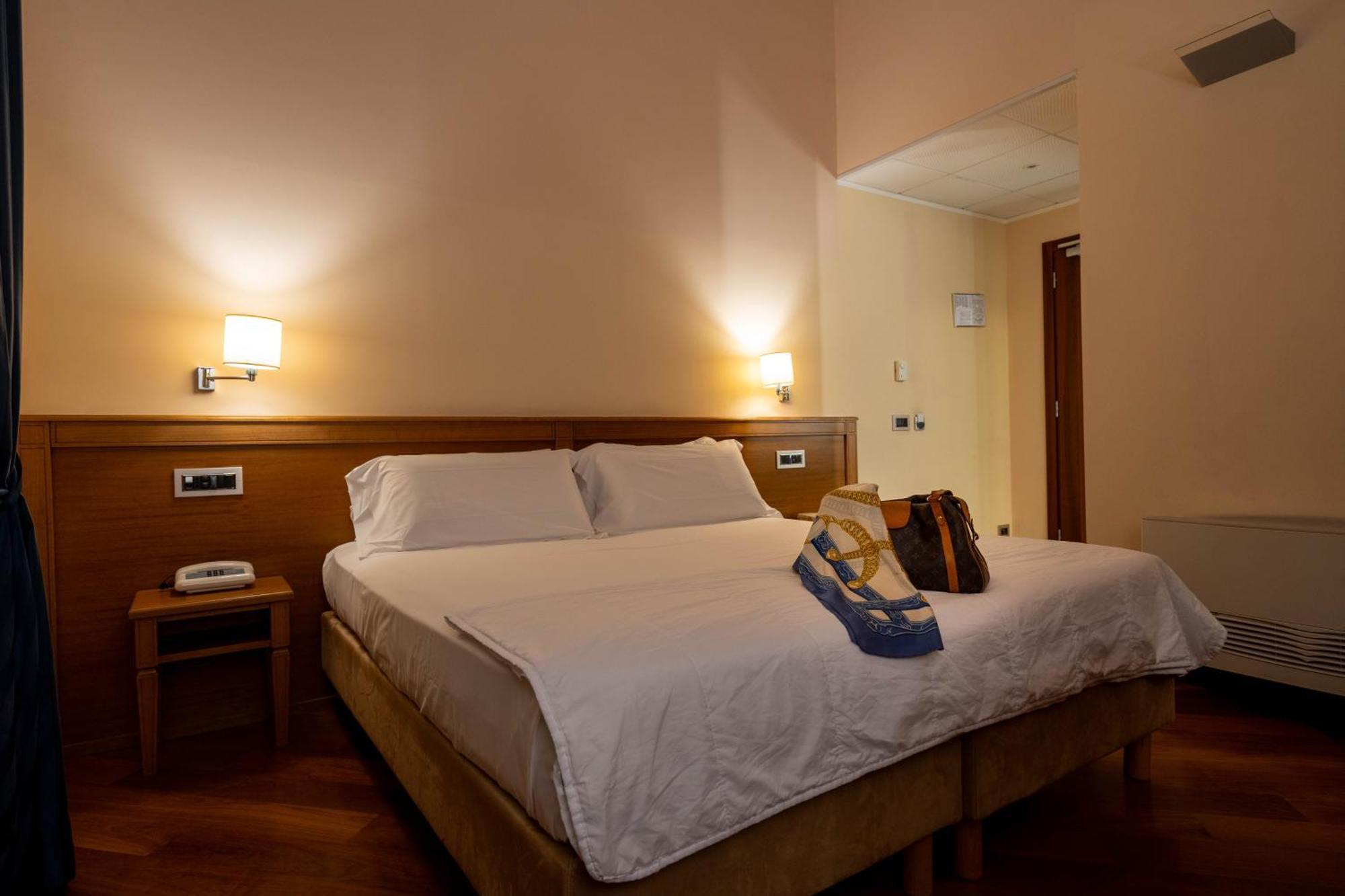 Hotel Iris جنوة المظهر الخارجي الصورة