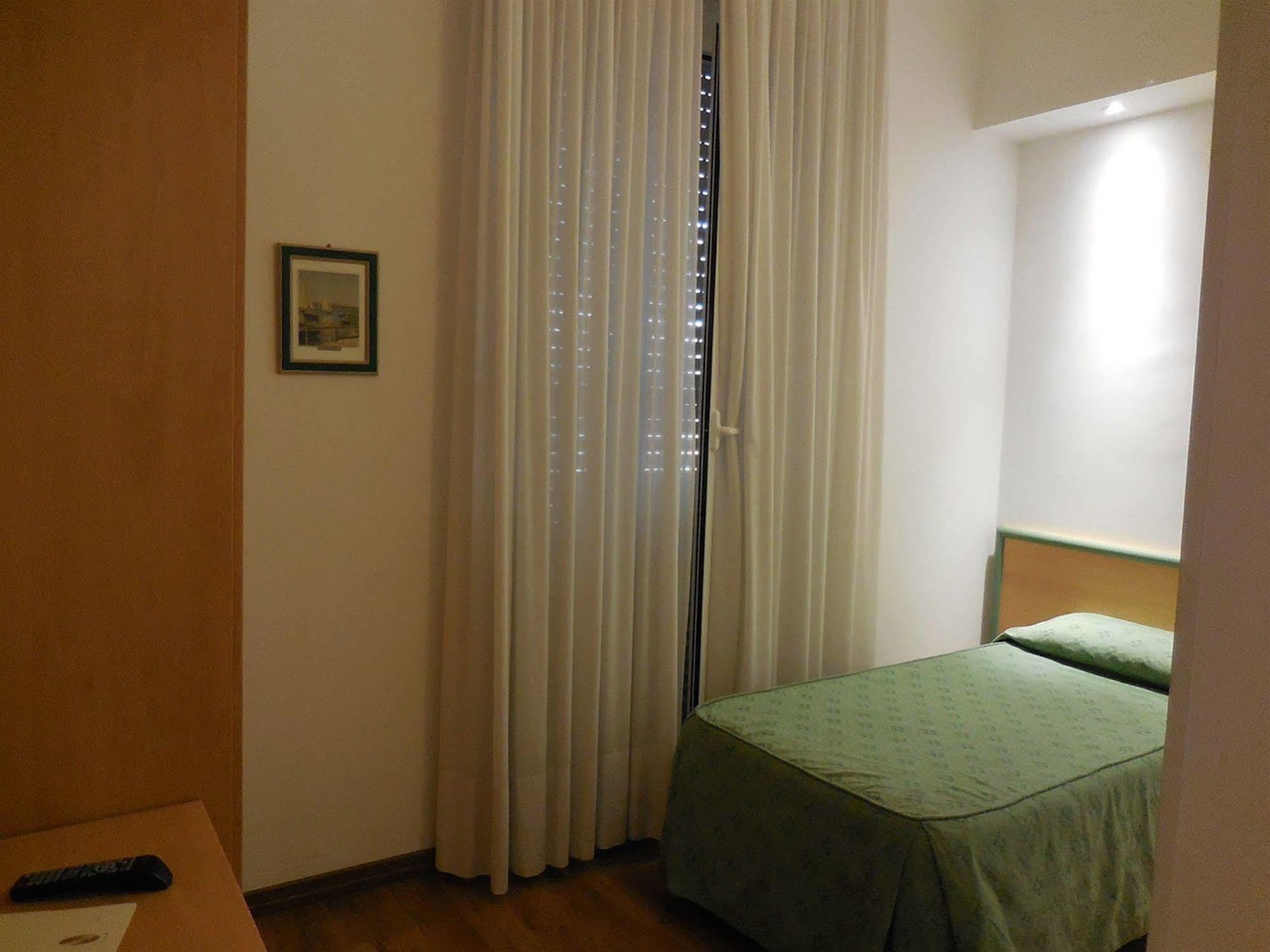 Hotel Iris جنوة المظهر الخارجي الصورة